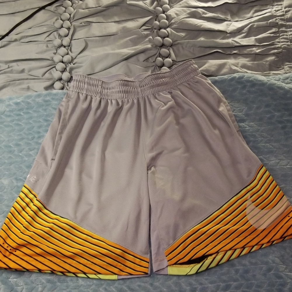 Men's Large Nike Basketball Shorts